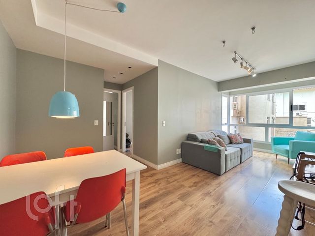 Apartamento com 68m², 2 dormitórios, 1 suíte, 1 vaga, Petrópolis em Porto Alegre