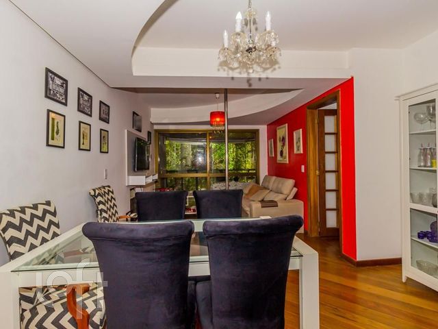 Apartamento com 84m², 2 dormitórios, 1 suíte, 1 vaga, Petrópolis em Porto Alegre