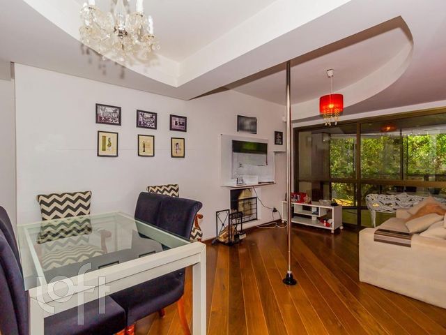 Apartamento com 84m², 2 dormitórios, 1 suíte, 1 vaga, Petrópolis em Porto Alegre