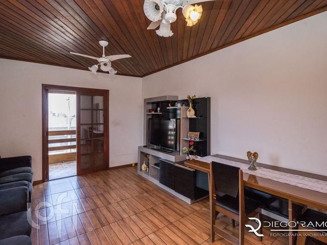 Casa com 450m², 3 dormitórios, 1 suíte, 2 vagas, Vila Ipiranga em Porto Alegre