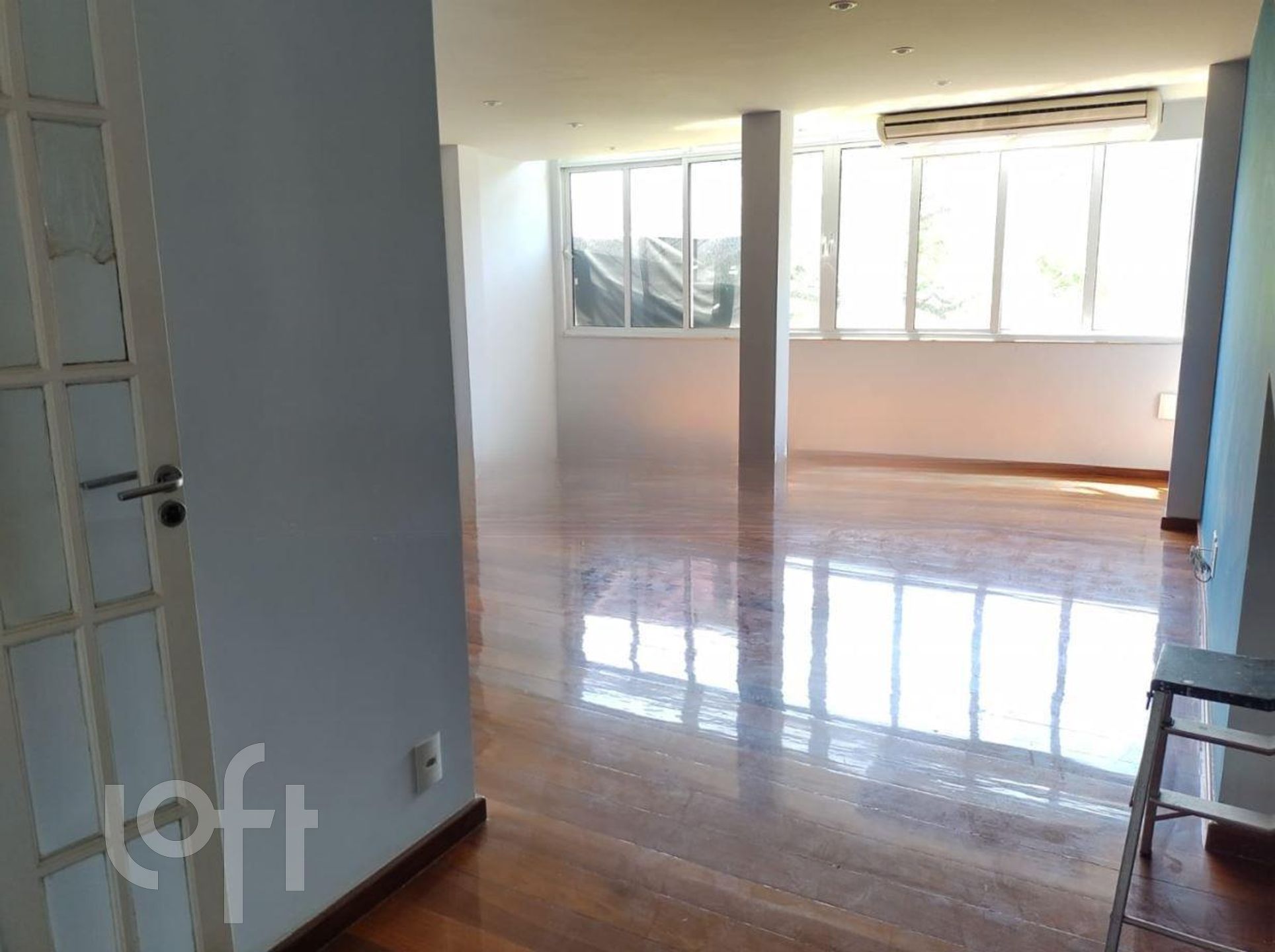 Apartamento à venda com 3 quartos, 158m² - Foto 4