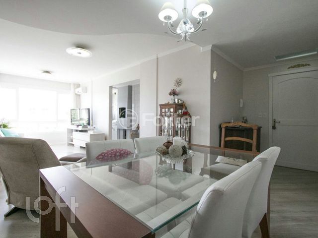 Apartamento com 87m², 3 dormitórios, 1 suíte, 1 vaga, Jardim Botânico em Porto Alegre