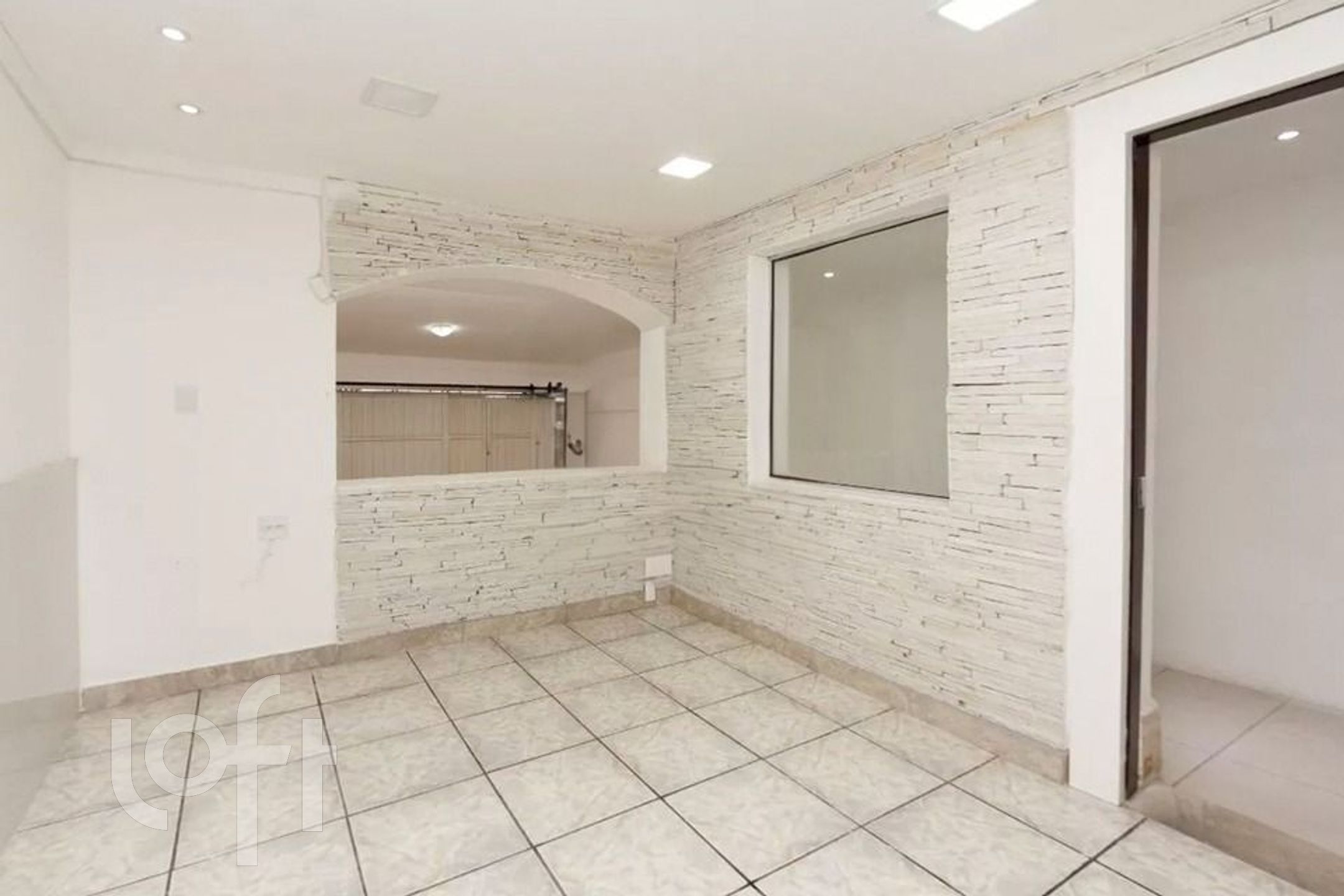 Casa à venda com 3 quartos, 244m² - Foto 1