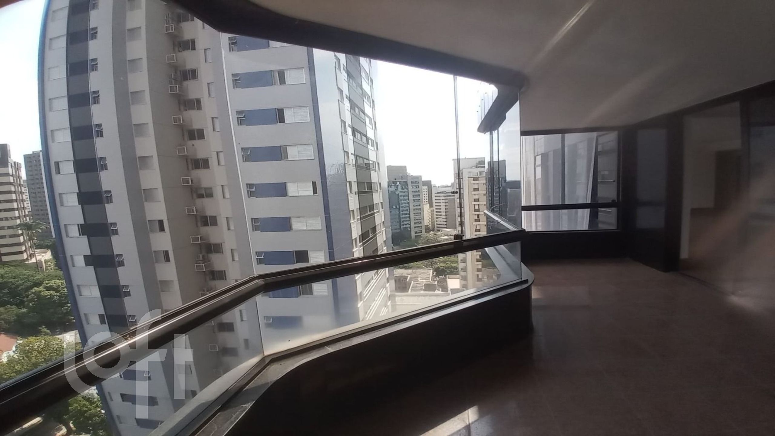 Apartamento à venda com 4 quartos, 253m² - Foto 2