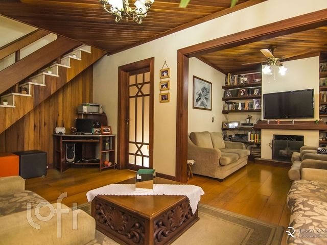 Apartamento com 256m², 3 dormitórios, 1 suíte, 2 vagas, Menino Deus em Porto Alegre