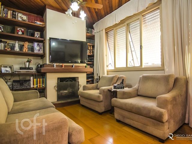 Apartamento com 256m², 3 dormitórios, 1 suíte, 2 vagas, Menino Deus em Porto Alegre