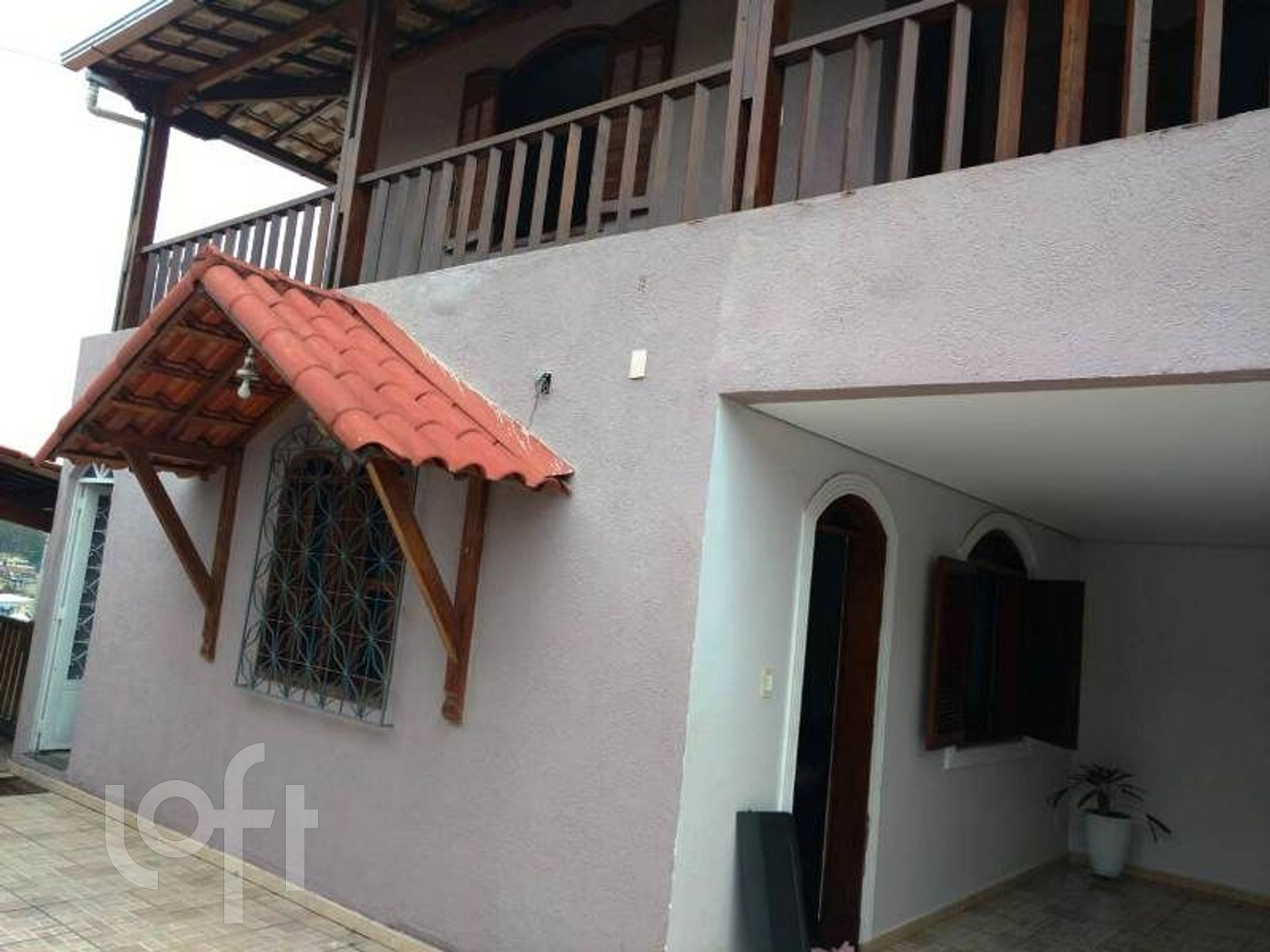 Casa à venda em Primeiro de Maio com 280 m², 5 quartos, 1 suíte, 4 vagas