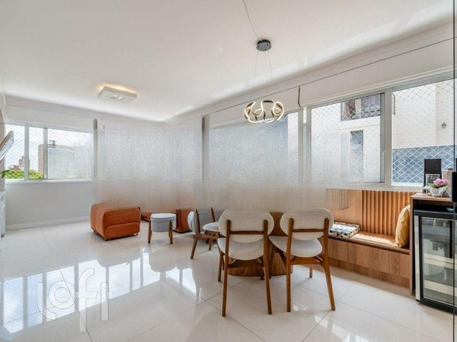 Apartamento com 96m², 3 dormitórios, 1 suíte, 4 vagas, Menino Deus em Porto Alegre