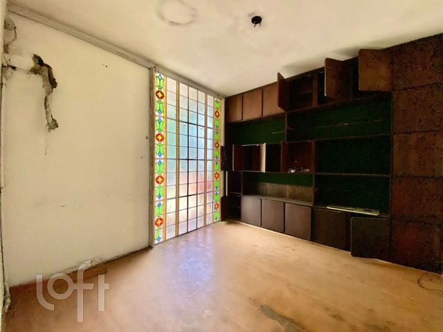 Casa com 323m², 4 dormitórios, 1 suíte, 3 vagas, Petrópolis em Porto Alegre