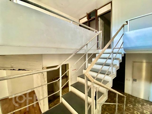 Casa com 323m², 4 dormitórios, 1 suíte, 3 vagas, Petrópolis em Porto Alegre