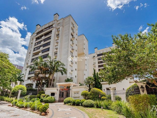 Apartamento com 112m², 2 dormitórios, 2 suítes, 2 vagas, Higienópolis em Porto Alegre