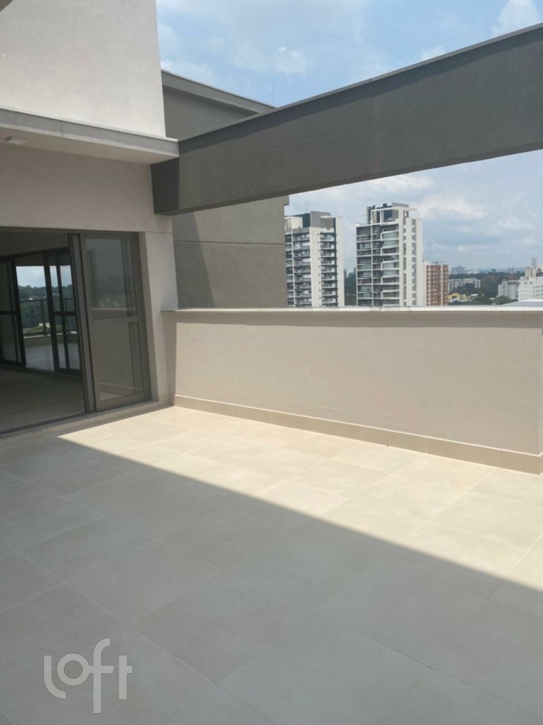 Apartamento à venda com 3 quartos, 137m² - Foto 2