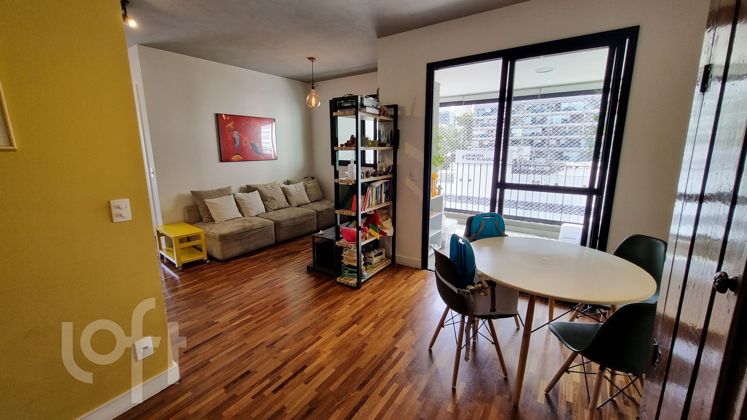 Apartamento à venda com 2 quartos, 70m² - Foto 1