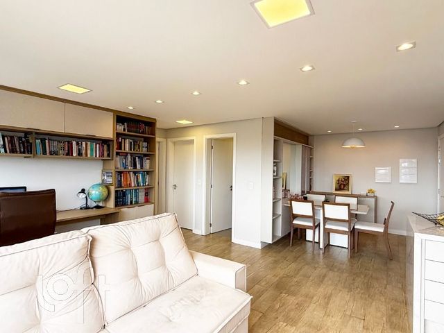 Apartamento com 77m², 2 dormitórios, 1 suíte, 2 vagas, São João em Porto Alegre