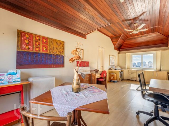 Casa em Condomínio com 212m², 4 dormitórios, 2 suítes, 2 vagas, Chácara das Pedras em Porto Alegre