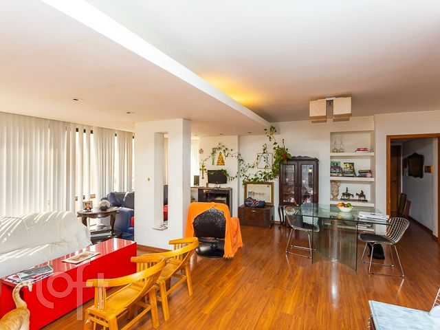 Apartamento com 143m², 2 dormitórios, 1 suíte, 1 vaga, Rio Branco em Porto Alegre