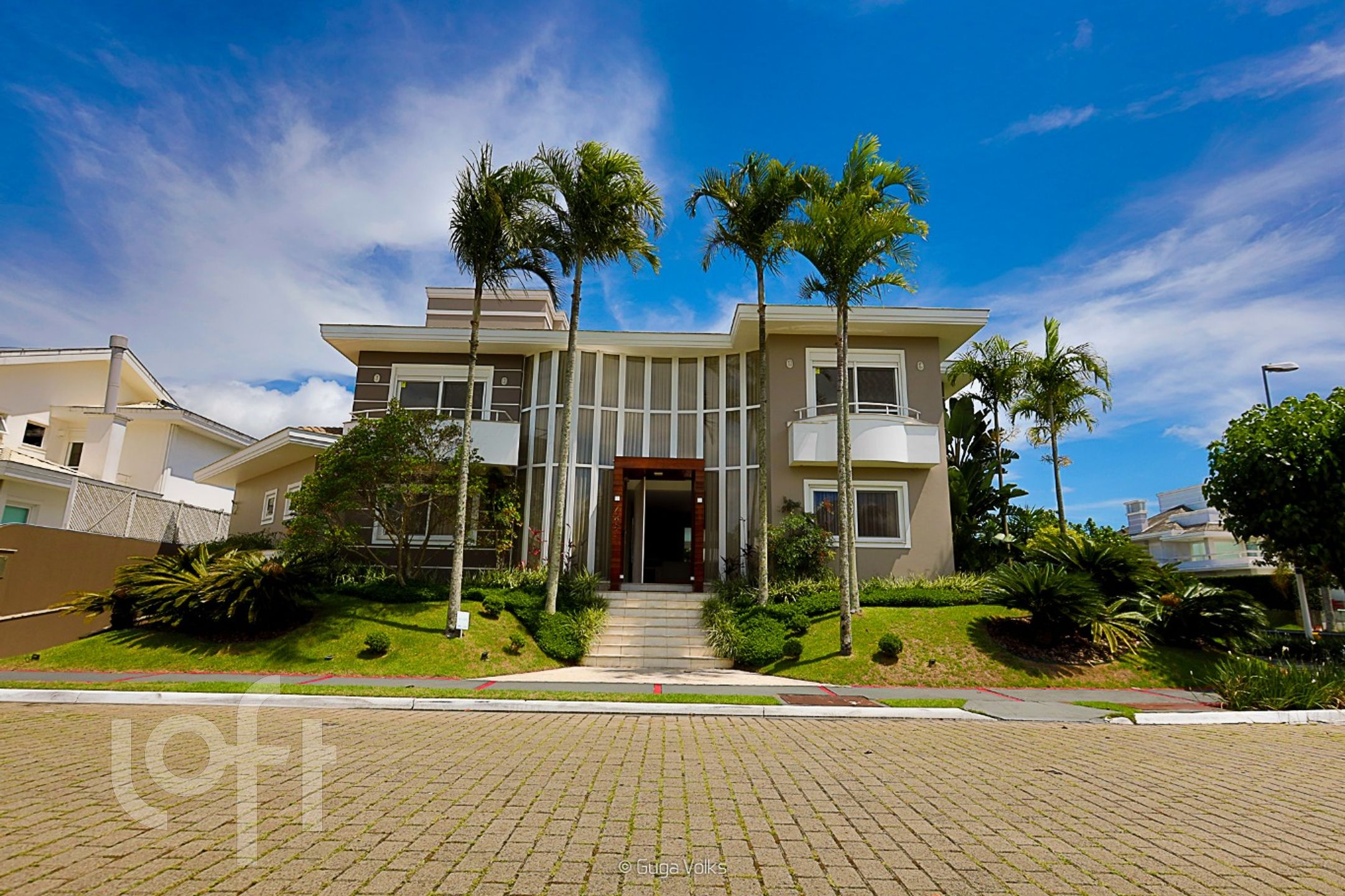 Casa Residencial com 437m², 4 quartos, 4 suítes, 6 garagens, no bairro Jurere Oeste em Florianópolis