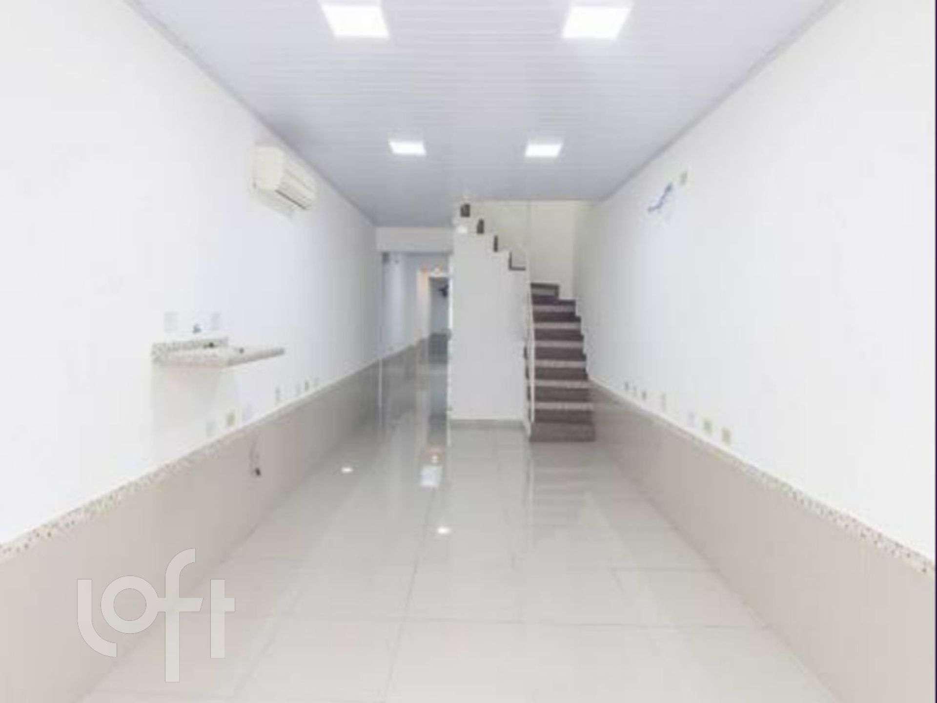 Casa à venda com 3 quartos, 180m² - Foto 1