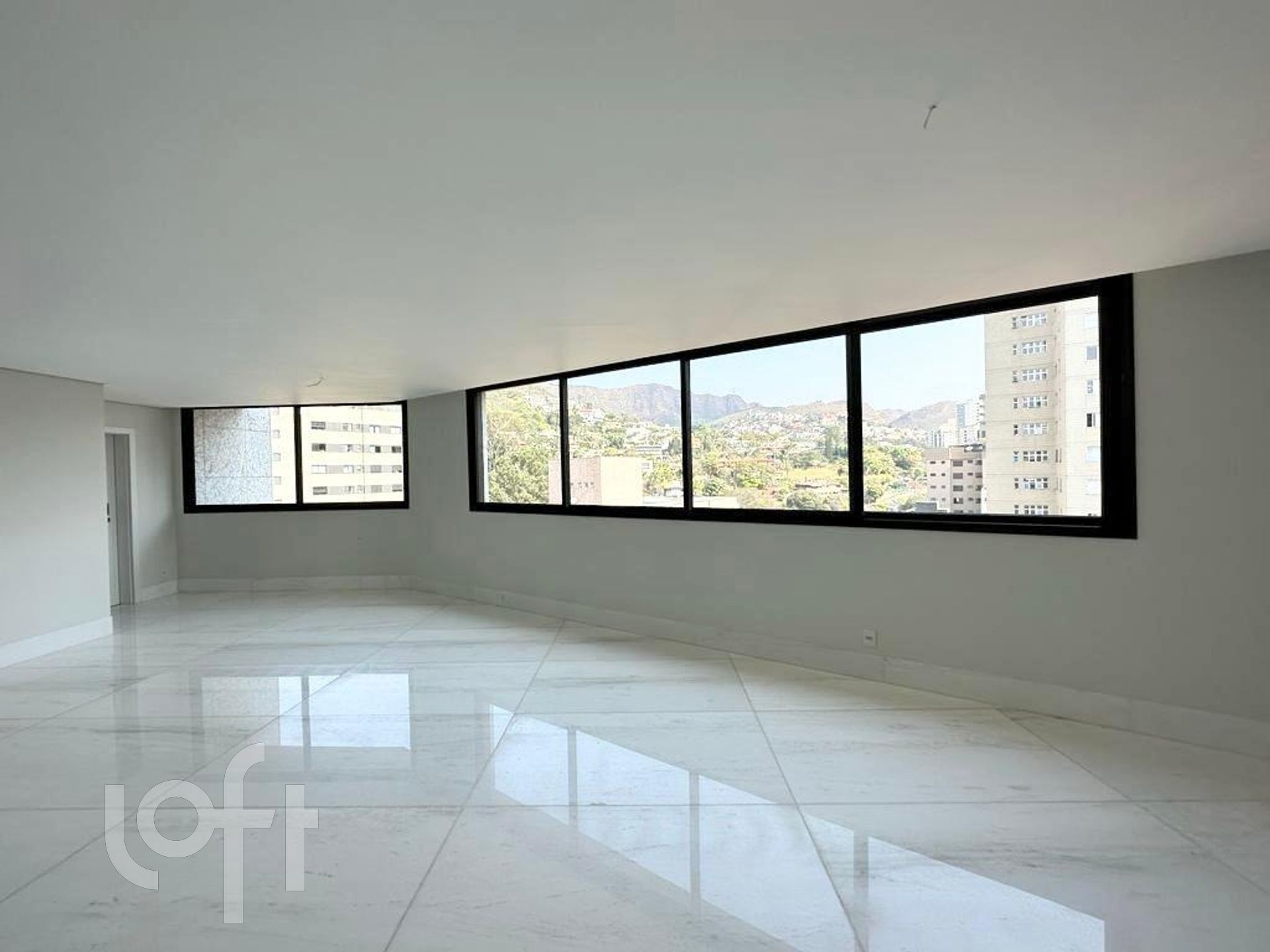 Apartamento à venda com 4 quartos, 186m² - Foto 3