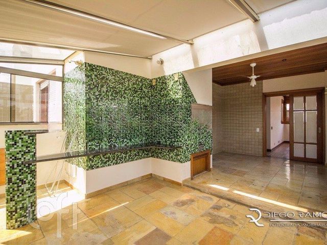 Apartamento com 302m², 4 dormitórios, 1 suíte, 3 vagas, Menino Deus em Porto Alegre