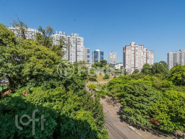 Apartamento com 176m², 3 dormitórios, 1 suíte, 1 vaga, Petrópolis em Porto Alegre