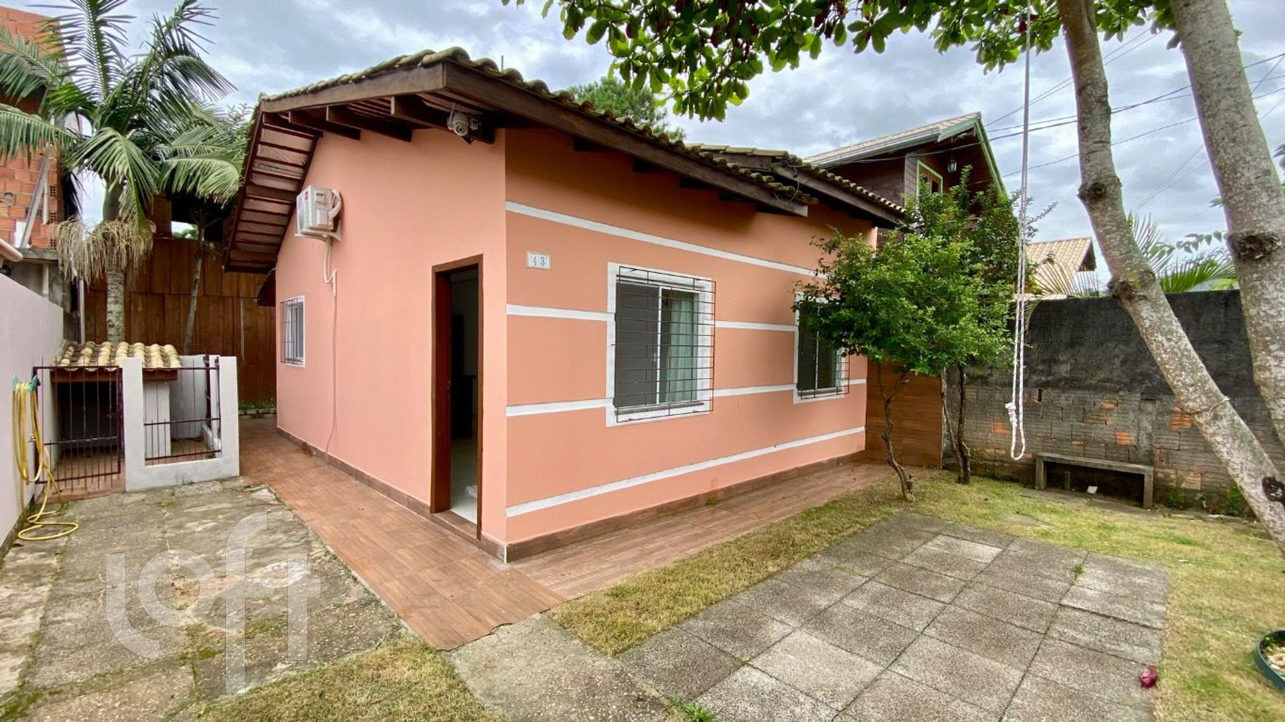 Casa Residencial com 60m², 2 quartos, 2 garagens, no bairro São João do Rio Vermelho em Florianópolis