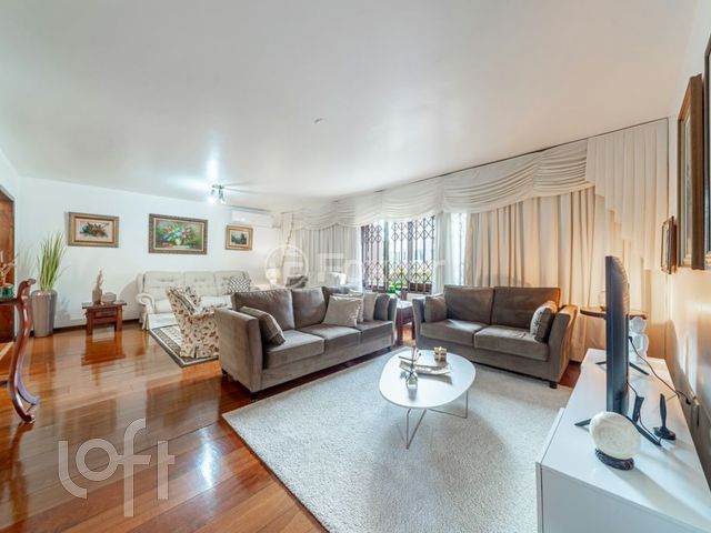 Casa com 152m², 4 dormitórios, 1 suíte, 4 vagas, Chácara das Pedras em Porto Alegre