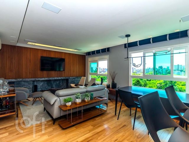 Apartamento com 81m², 2 dormitórios, 1 suíte, 2 vagas, Moinhos de Vento em Porto Alegre