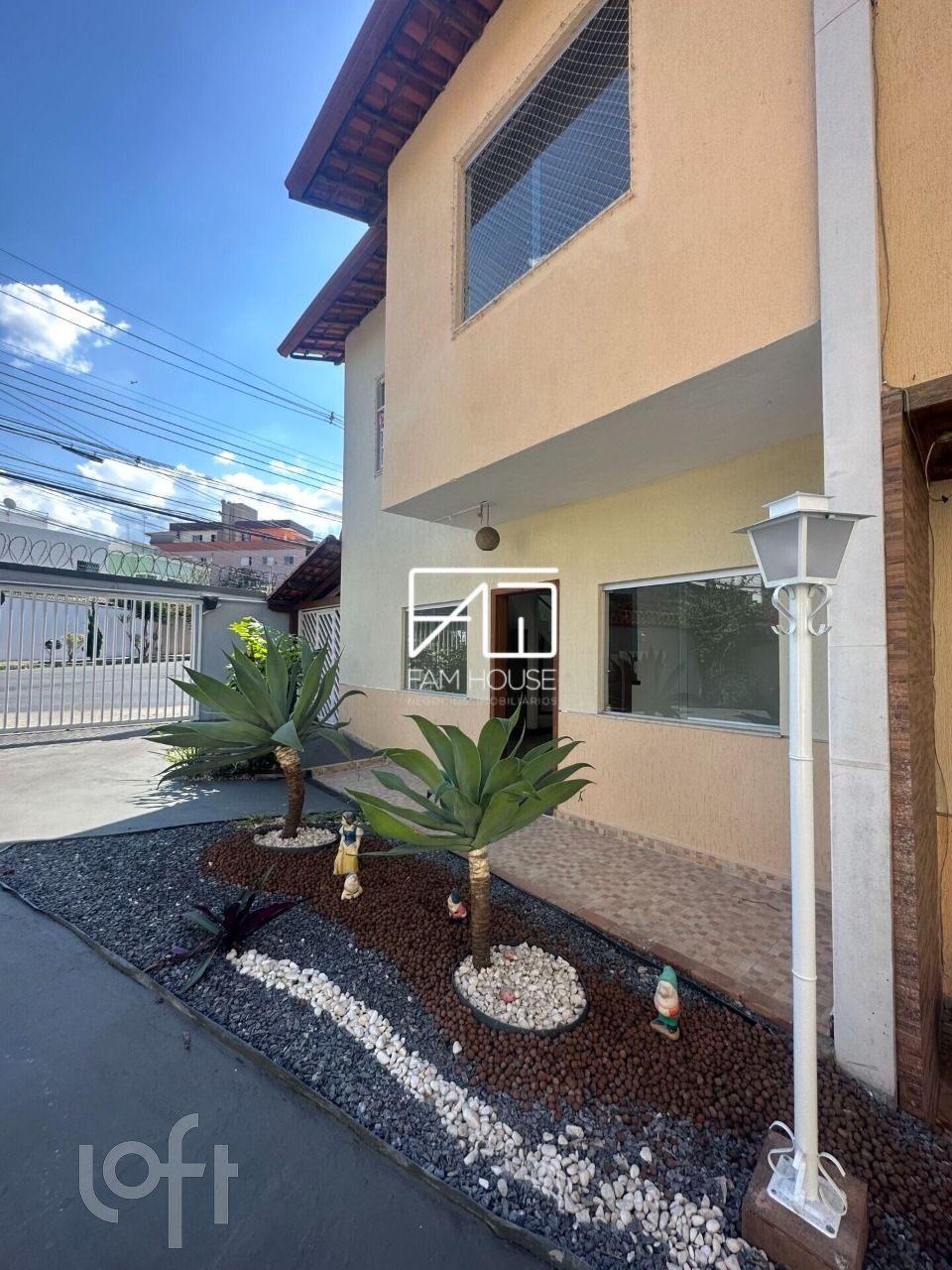 Casa à venda com 3 quartos, 100m² - Foto 1