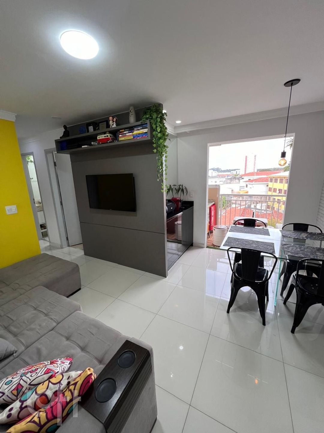 Apartamento à venda com 2 quartos, 56m² - Foto 1