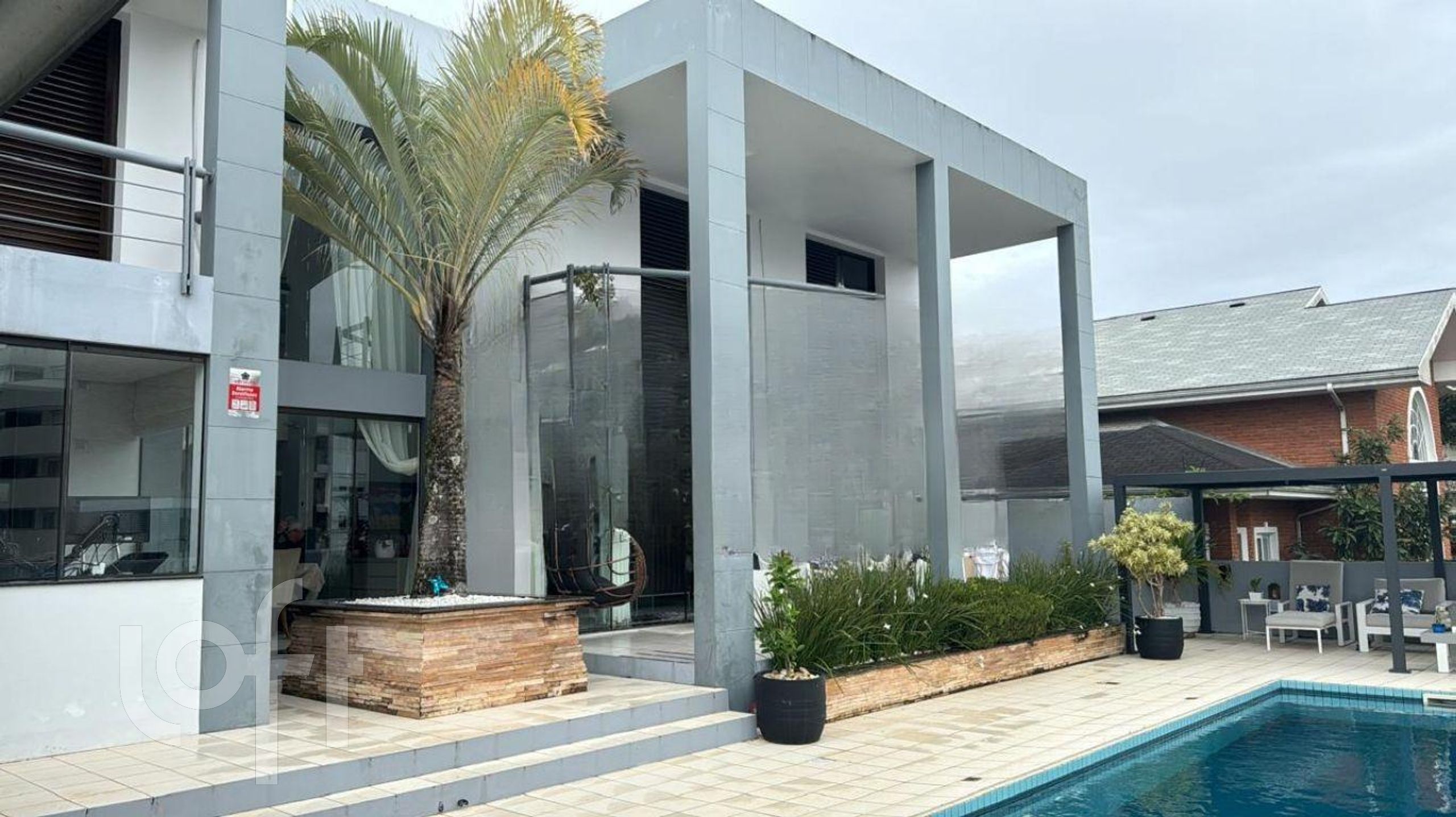 Casa Residencial com 503m², 5 quartos, 3 suítes, 6 garagens, no bairro João Paulo em Florianópolis