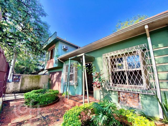 Casa com 117m², 3 dormitórios, 2 vagas, Jardim Botânico em Porto Alegre