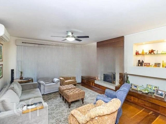 Casa com 340m², 3 dormitórios, 3 suítes, Petrópolis em Porto Alegre