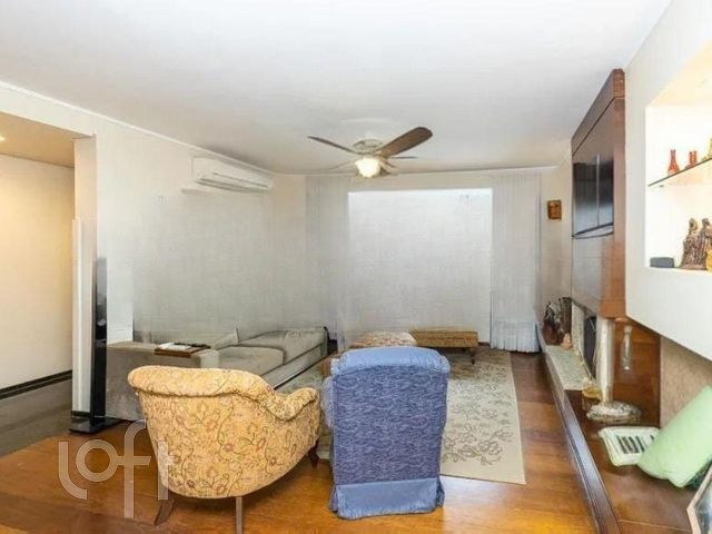 Casa com 340m², 3 dormitórios, 3 suítes, Petrópolis em Porto Alegre