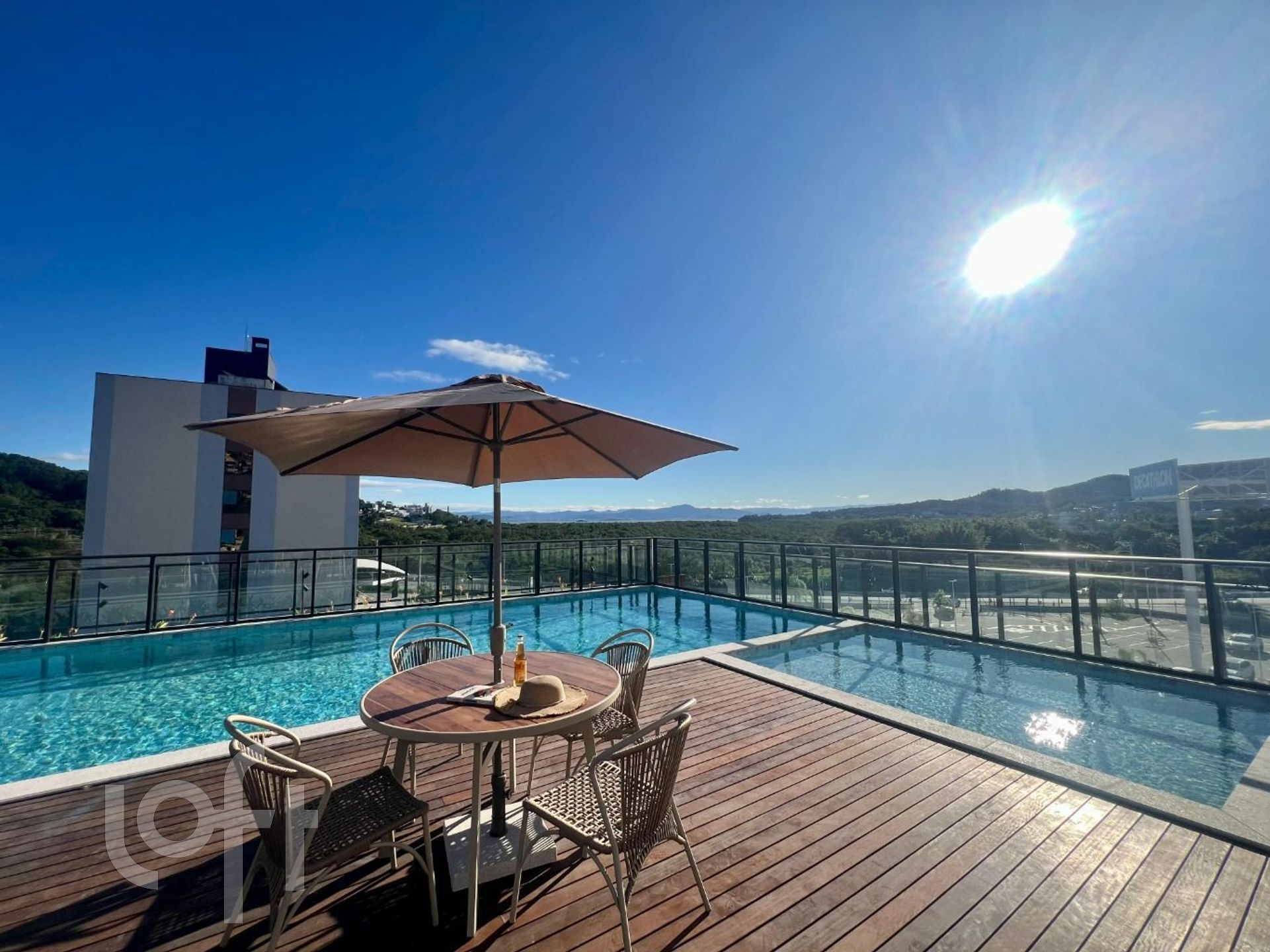 Apartamento à venda em Canasvieiras com 66 m², 1 quarto, 1 vaga