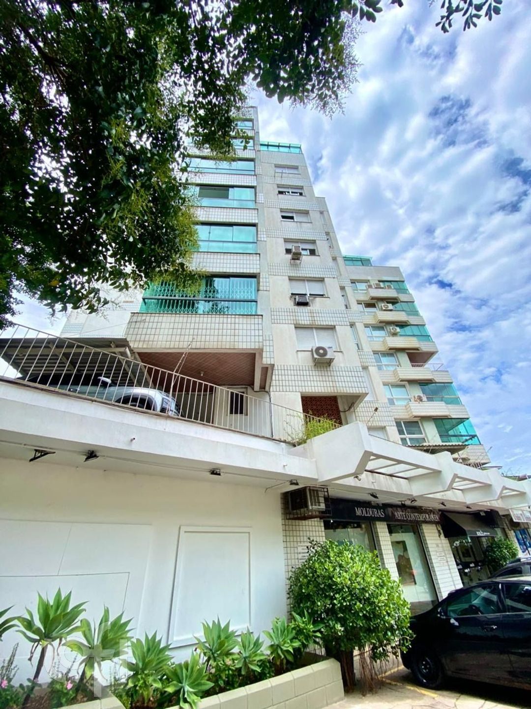 Apartamento com 180m², 3 dormitórios, 1 suíte, 2 vagas, Rio Branco em Porto Alegre