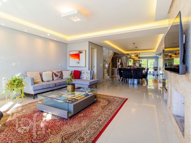 Casa com 352m², 4 dormitórios, 3 suítes, 2 vagas, Chácara das Pedras em Porto Alegre