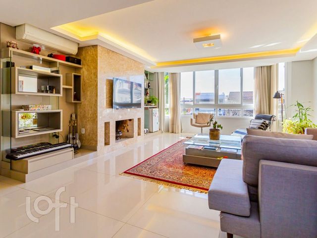 Casa com 352m², 4 dormitórios, 3 suítes, 2 vagas, Chácara das Pedras em Porto Alegre