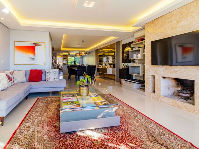 Casa com 352m², 4 dormitórios, 3 suítes, 2 vagas, Chácara das Pedras em Porto Alegre