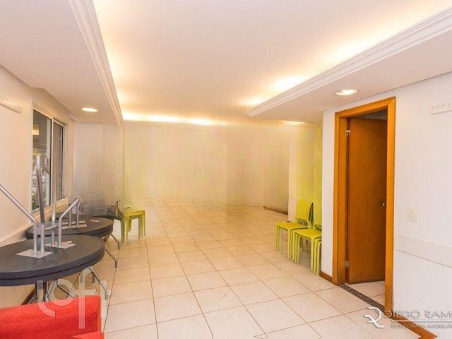 Apartamento com 60m², 2 dormitórios, 1 vaga, Floresta em Porto Alegre