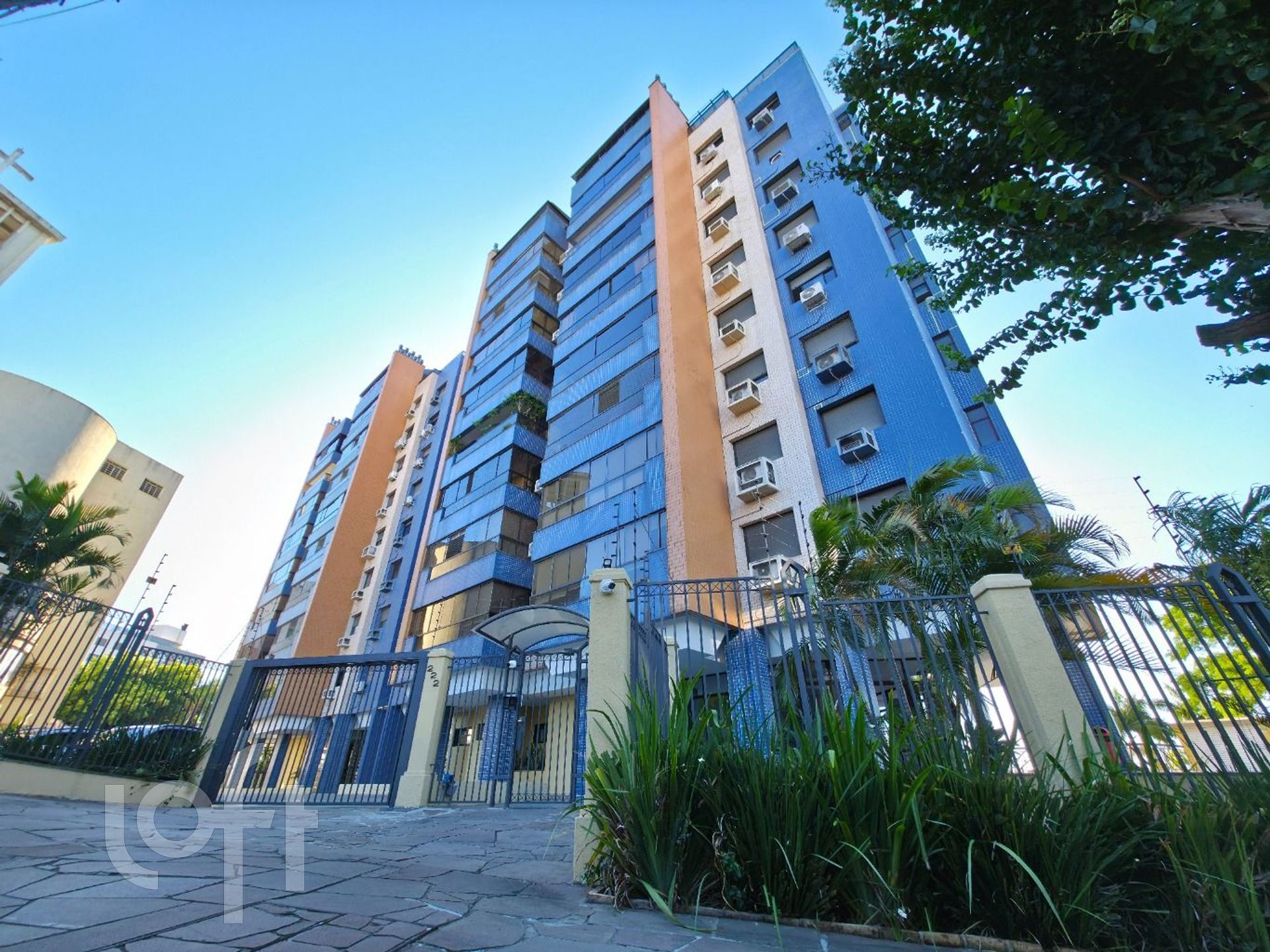 Apartamento com 80m², 2 dormitórios, 1 suíte, 2 vagas, São João em Porto Alegre