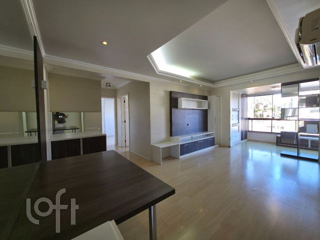 Apartamento com 80m², 2 dormitórios, 1 suíte, 2 vagas, São João em Porto Alegre