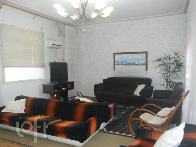 Casa com 230m², 4 dormitórios, 4 vagas, Vila Ipiranga em Porto Alegre