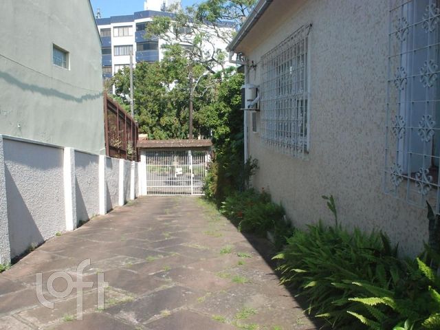 Casa com 230m², 4 dormitórios, 4 vagas, Vila Ipiranga em Porto Alegre
