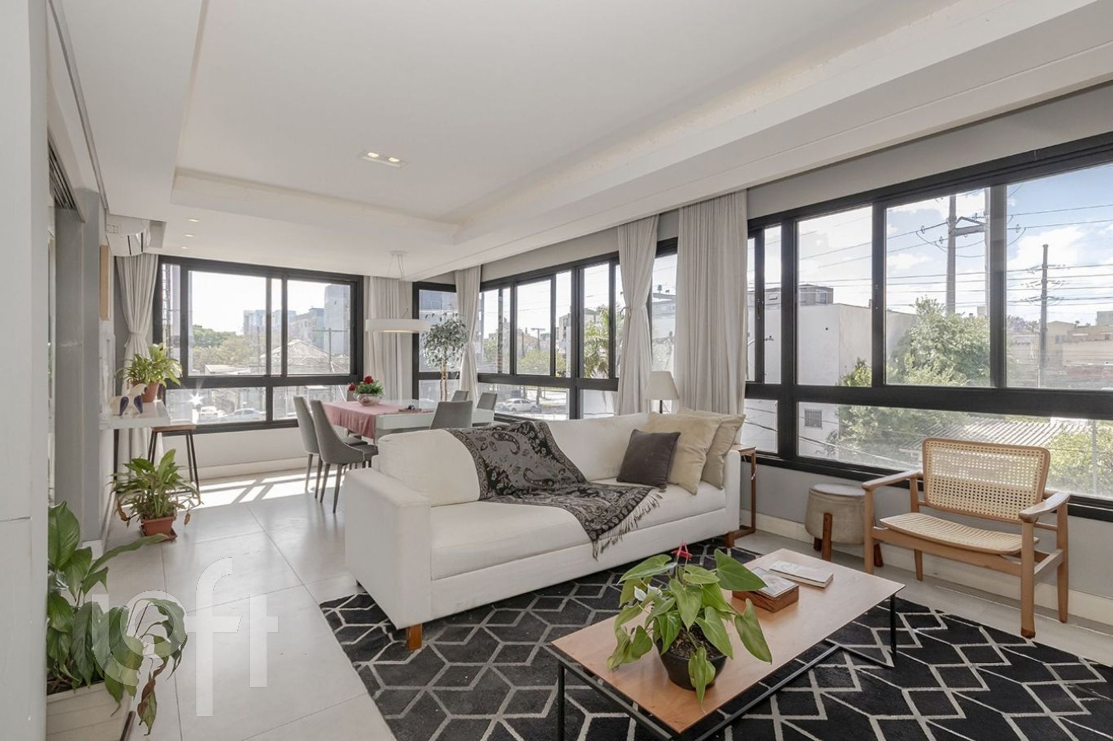 Apartamento com 87m², 2 dormitórios, 2 suítes, 2 vagas, Menino Deus em Porto Alegre