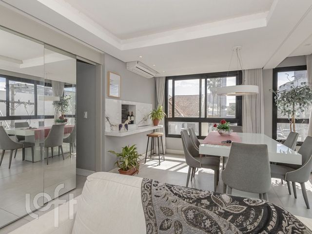 Apartamento com 87m², 2 dormitórios, 2 suítes, 2 vagas, Menino Deus em Porto Alegre