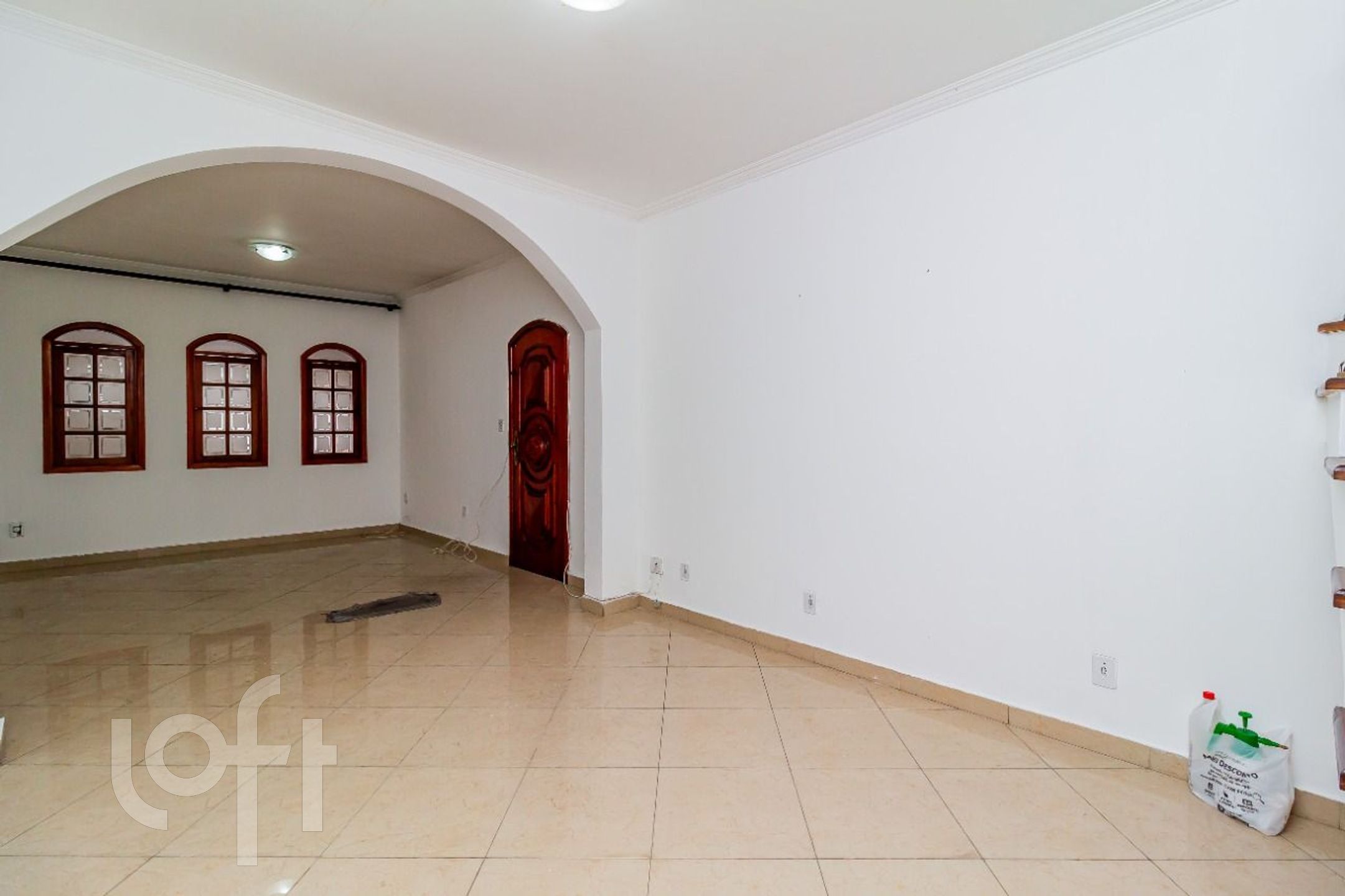 Casa à venda com 5 quartos, 200m² - Foto 1