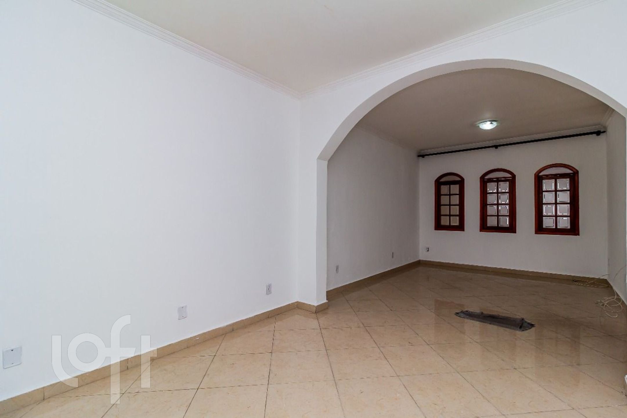 Casa à venda com 5 quartos, 200m² - Foto 2