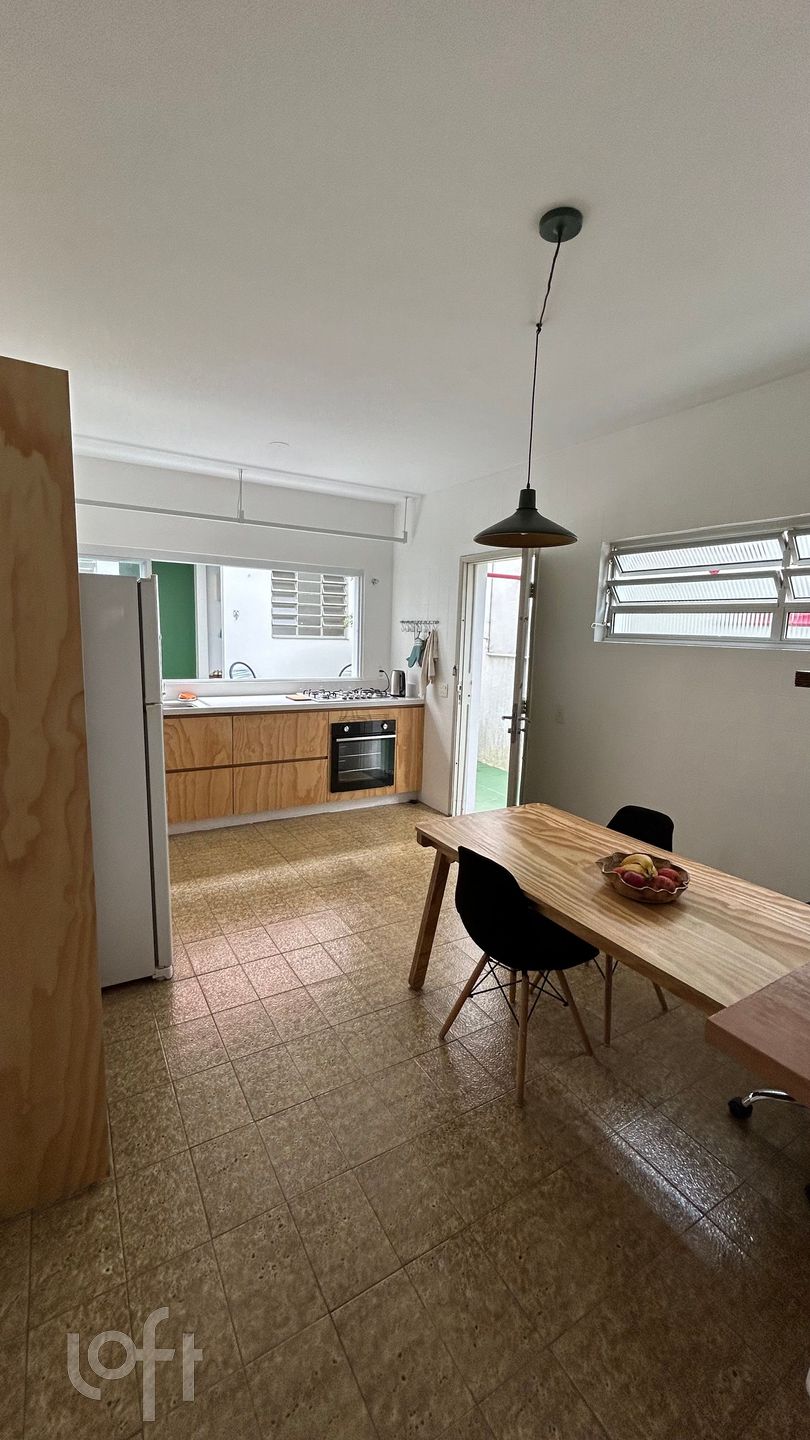 Casa à venda com 2 quartos, 128m² - Foto 2