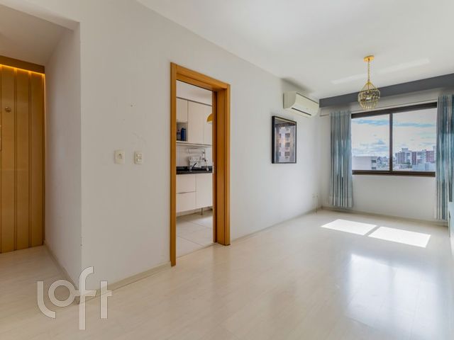 Apartamento com 70m², 2 dormitórios, 1 suíte, 2 vagas, Menino Deus em Porto Alegre